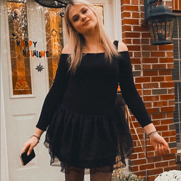 Meet your Posher, Alyssa - Picture 1 of 2